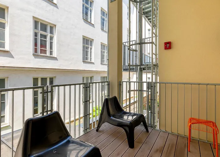 numa I Strauss Apartments